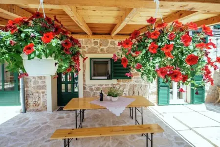 Casa Gracia, Une belle maison en pierre avec vue sur la montagne à Zaton - Photo 7