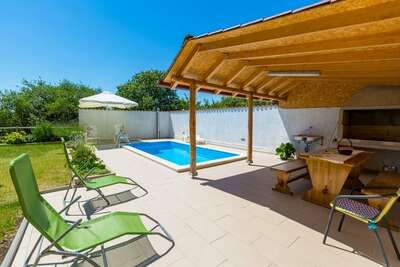 Holiday Home Kapitulac, Maison 6 personnes à Grizane HR-00012-36