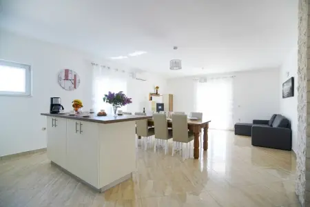 Holiday home Branko, Charmante maison de vacances à Prkos avec piscine - Photo 6