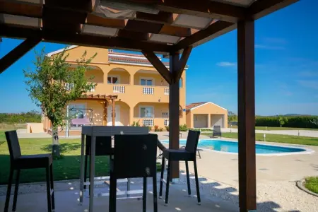 Holiday home Branko, Charmante maison de vacances à Prkos avec piscine - Photo 18