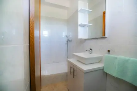 Holiday home Branko, Charmante maison de vacances à Prkos avec piscine - Photo 33