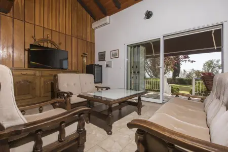 Vacation house Ornella, Maison de vacances de charme avec jardin à Turanj - Photo 1