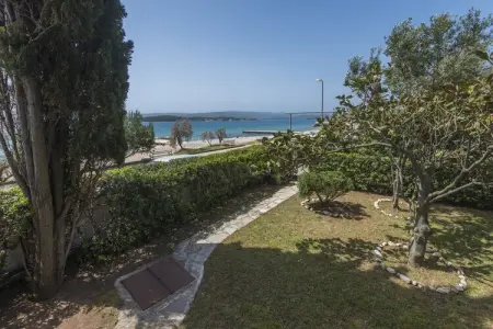 Vacation house Ornella, Maison de vacances de charme avec jardin à Turanj - Photo 11