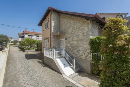 Vacation house Ornella, Maison de vacances de charme avec jardin à Turanj - Photo 14