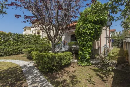 Vacation house Ornella, Maison de vacances de charme avec jardin à Turanj - Photo 27