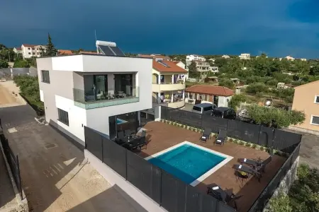 Villa Tuta, Villa de luxe à Pakoštane avec piscine - Photo 2