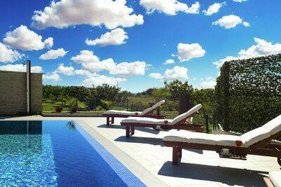 Beautiful Villa Petra with Summer Kitchen and Pool\n, Gite 10 personnes à Lovinac HR-23241-01