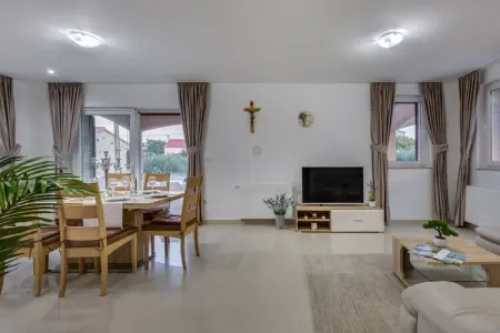 Villa Zlatni Dvori, Spacieuse maison de vacances à Ražanac avec piscine - Photo 8