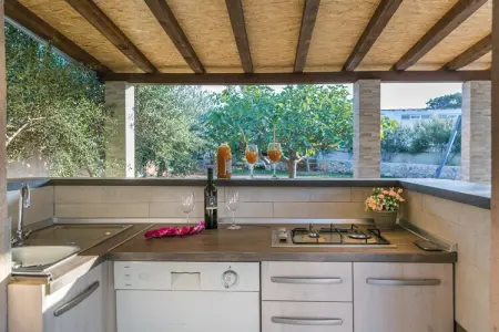 Villa Zlatni Dvori, Spacieuse maison de vacances à Ražanac avec piscine - Photo 17