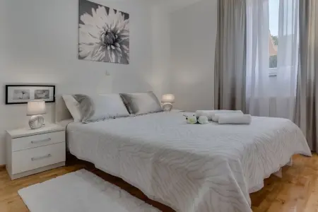 Villa Zlatni Dvori, Spacieuse maison de vacances à Ražanac avec piscine - Photo 23