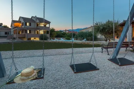 Villa Zlatni Dvori, Spacieuse maison de vacances à Ražanac avec piscine - Photo 37