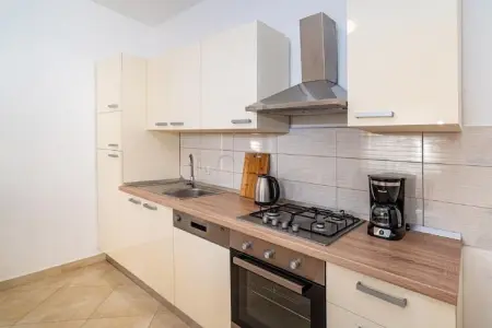 Holiday house Zara, Maison de vacances spacieuse avec 4 chambres à coucher, piscine privée, jardin clôturé, bbq - Photo 2