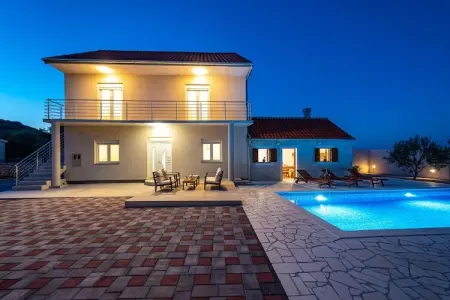 Holiday house Zara, Maison de vacances spacieuse avec 4 chambres à coucher, piscine privée, jardin clôturé, bbq - Photo 6