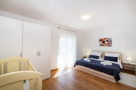 Holiday house Zara, Maison de vacances spacieuse avec 4 chambres à coucher, piscine privée, jardin clôturé, bbq - Photo 15