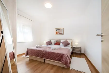 Holiday house Zara, Maison de vacances spacieuse avec 4 chambres à coucher, piscine privée, jardin clôturé, bbq - Photo 17