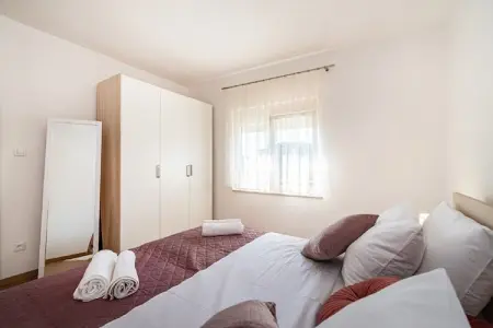 Holiday house Zara, Maison de vacances spacieuse avec 4 chambres à coucher, piscine privée, jardin clôturé, bbq - Photo 18