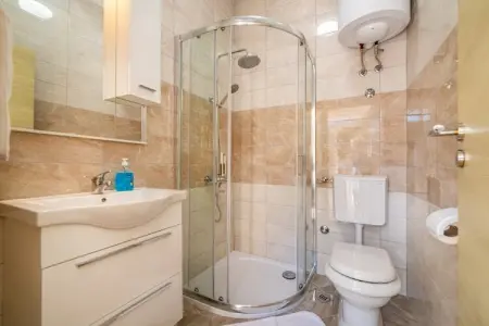 Holiday house Zara, Maison de vacances spacieuse avec 4 chambres à coucher, piscine privée, jardin clôturé, bbq - Photo 23