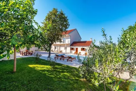 Holiday house Zara, Maison de vacances spacieuse avec 4 chambres à coucher, piscine privée, jardin clôturé, bbq - Photo 26