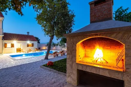 Holiday house Zara, Maison de vacances spacieuse avec 4 chambres à coucher, piscine privée, jardin clôturé, bbq - Photo 27