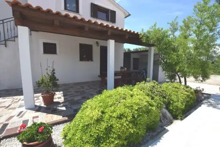 Apartment Angela 2, Charmante maison de vacances avec piscine à Zbandaj - Photo 17