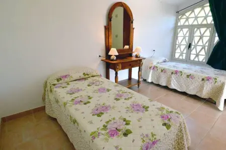 Lidia, Maison de vacances calme à Castagneto Carducci avec jardin - Photo 3