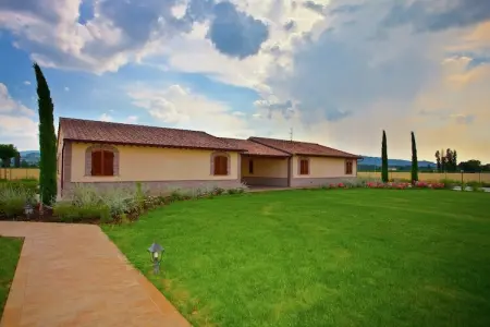 Spello, Villa moderne à Cannara avec piscine - Photo 21