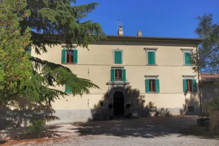 Gualdo Cattaneo Piccolo, Vaste maison de campagne avec jacuzzi à Gualdo Cattaneo - Photo 11