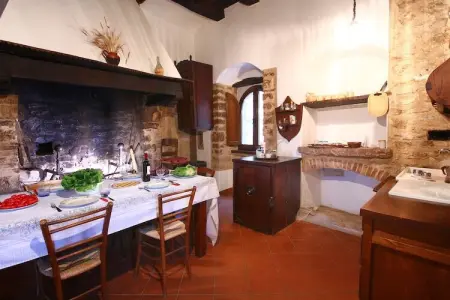 Granaio, Château de luxe avec piscine installé en Ombrie - Photo 5