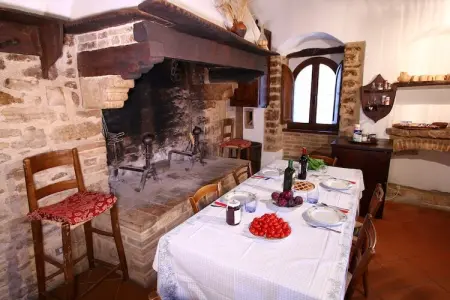 Granaio, Château de luxe avec piscine installé en Ombrie - Photo 8