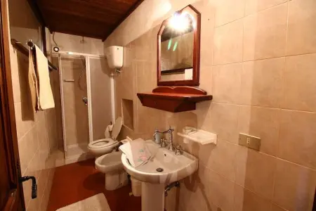 Granaio, Château de luxe avec piscine installé en Ombrie - Photo 17