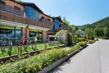 Miralago Trilo Primopiano, Maison de vacances moderne face lac Ledro, commerces et bar - Photo 3