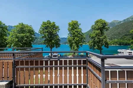 Miralago Trilo Primopiano, Maison de vacances moderne face lac Ledro, commerces et bar - Photo 18