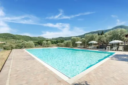 La Casa dei Due Olivi, Ferme rustique à San Baronto avec piscine - Photo 1