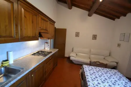 La Casa dei Due Olivi, Ferme rustique à San Baronto avec piscine - Photo 2