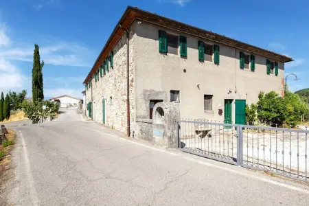 La Casa dei Due Olivi, Ferme rustique à San Baronto avec piscine - Photo 6