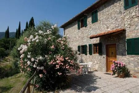 La Casa dei Due Olivi, Ferme rustique à San Baronto avec piscine - Photo 8