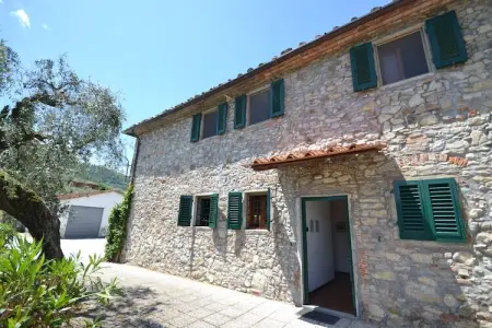 La Casa dei Due Olivi, Ferme rustique à San Baronto avec piscine - Photo 9