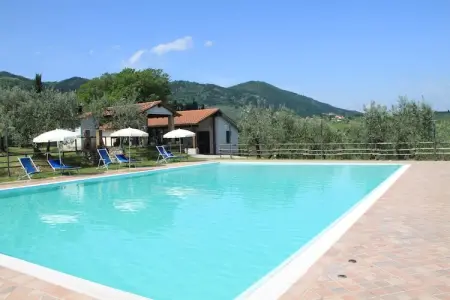 La Casa dei Due Olivi, Ferme rustique à San Baronto avec piscine - Photo 17