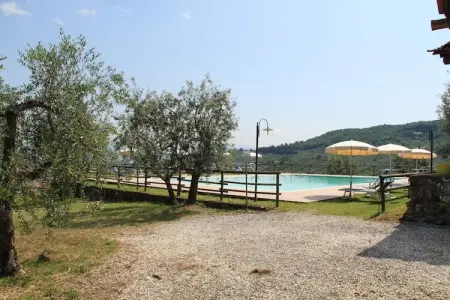 La Casa dei Cinque Olivi, Charmante ferme à San Baronto avec piscine - Photo 13
