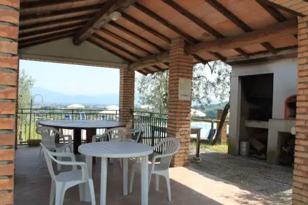 La Casa dei Cinque Olivi, Charmante ferme à San Baronto avec piscine - Photo 26