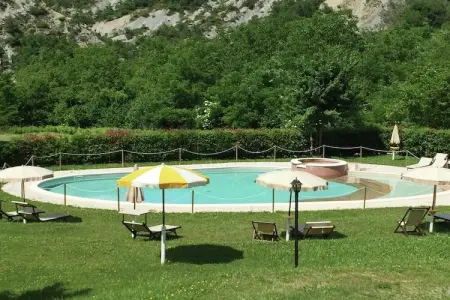 Rosa Rossa, Belle demeure de charme à Apecchio avec piscine - Photo 1