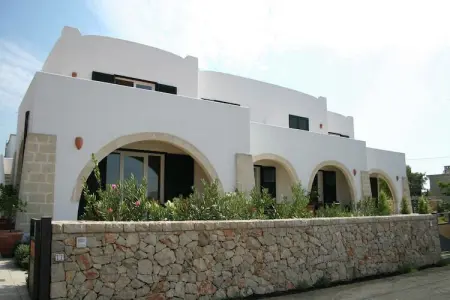 Quattro Colonne Uno con Piscina, Appartement moderne situé près de la mer dans le Salento - Photo 2