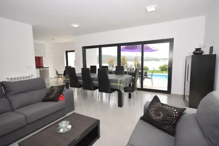 Casa Rozie, Maison de vacances moderne à Famalicão Nazaré avec piscine - Photo 2