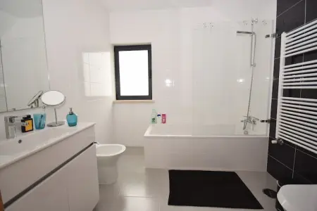 Casa Rozie, Maison de vacances moderne à Famalicão Nazaré avec piscine - Photo 5