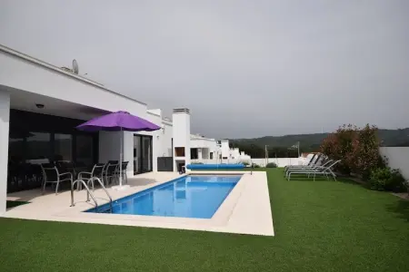 Casa Rozie, Maison de vacances moderne à Famalicão Nazaré avec piscine - Photo 9