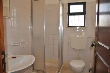 Villa Luisa, Maison de vacances moderne à Quarteira avec piscine - Photo 14