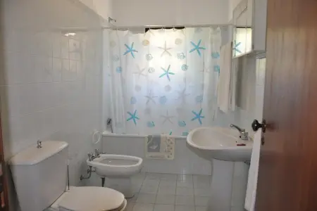 Villa Luisa, Maison de vacances moderne à Quarteira avec piscine - Photo 16