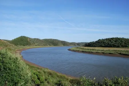 Casa do Tanque, Gîte calme à São Luís Alentejo dans la nature luxuriante - Photo 17