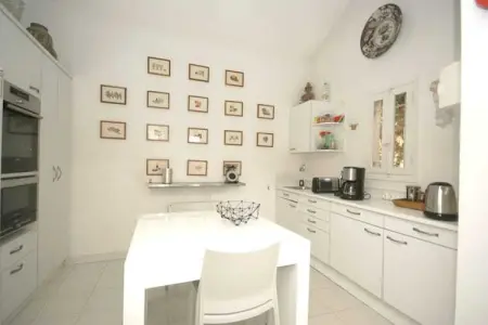 Vue mer, Belle villa à Cannes, du 18e siècle avec piscine privée et vue mer - Photo 11