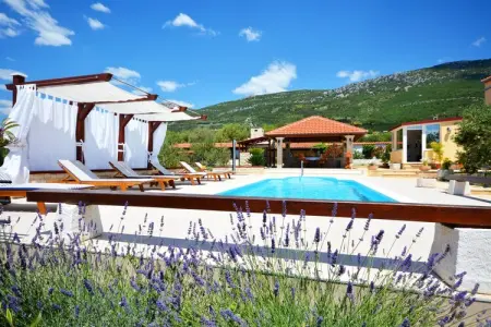 Villa Oliva, Villa confortable à Kaštel Lukšic sur le Mont Kozjak - Photo 3